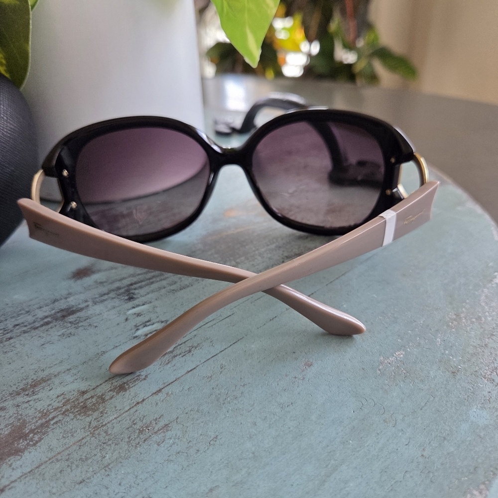 Salvatore Ferragamo Gradient Oval Sunglasses New $275  Black/Taupe - Picture 7 of 12